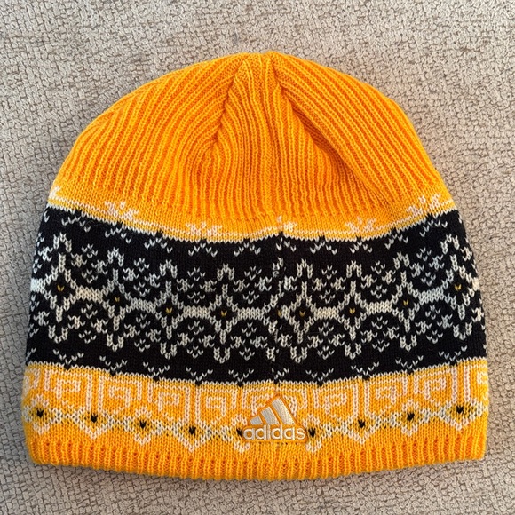 Adidas Pittsburgh Penguins Yellow and Black Knit Beanie new sample - Picture 2 of 2